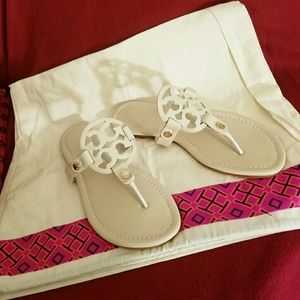 Winter-White Tory Sandals, size 9 Kept Very Clean